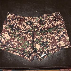Fleo Camo shorts